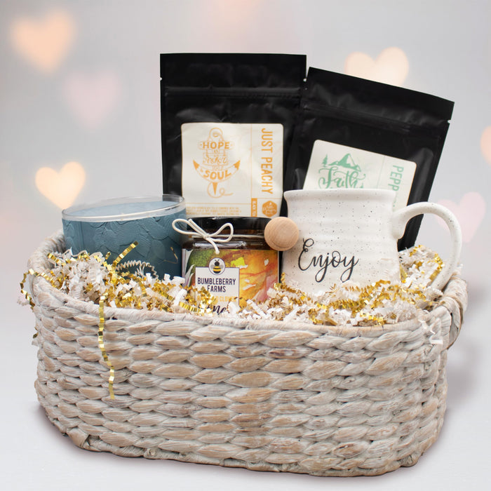 MagicWater Crinkle Cut Paper for Gift Baskets - 2LB - White & Gold - Perfect for Shredded Paper Filler, Basket Filler, Gift Boxes, Bridesmaid Gifts, Christmas Stuffers & More - Ideal for All Occasions